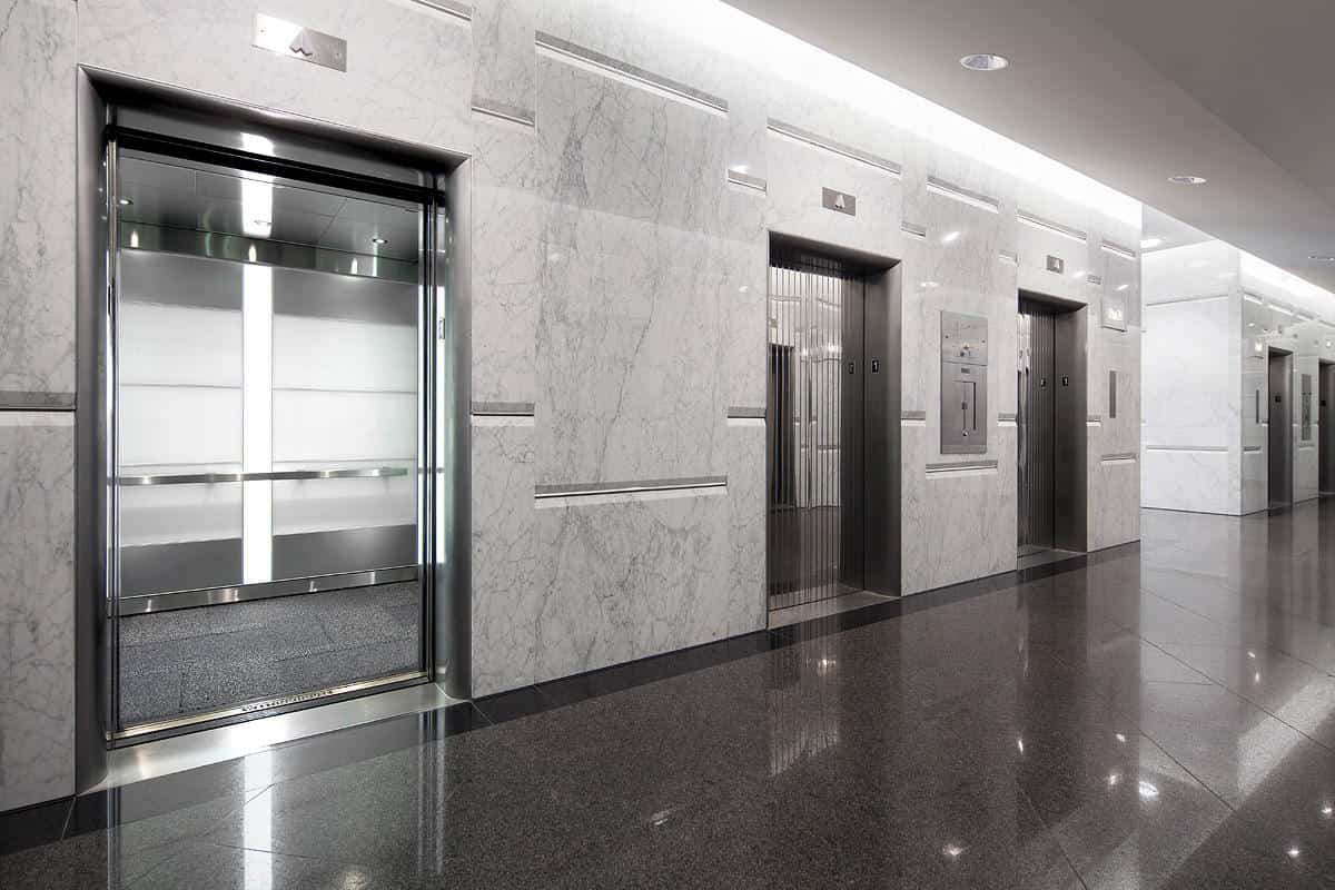 آسانسورهای با فاصله آستانه درب‌های طبقات متوالی بیش از 11 متر
