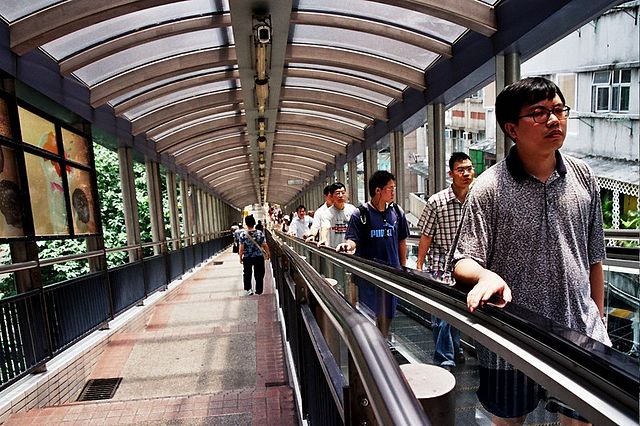 طولانی ترین پله برقی خیابانی جهان در هنگ کنگ، چین