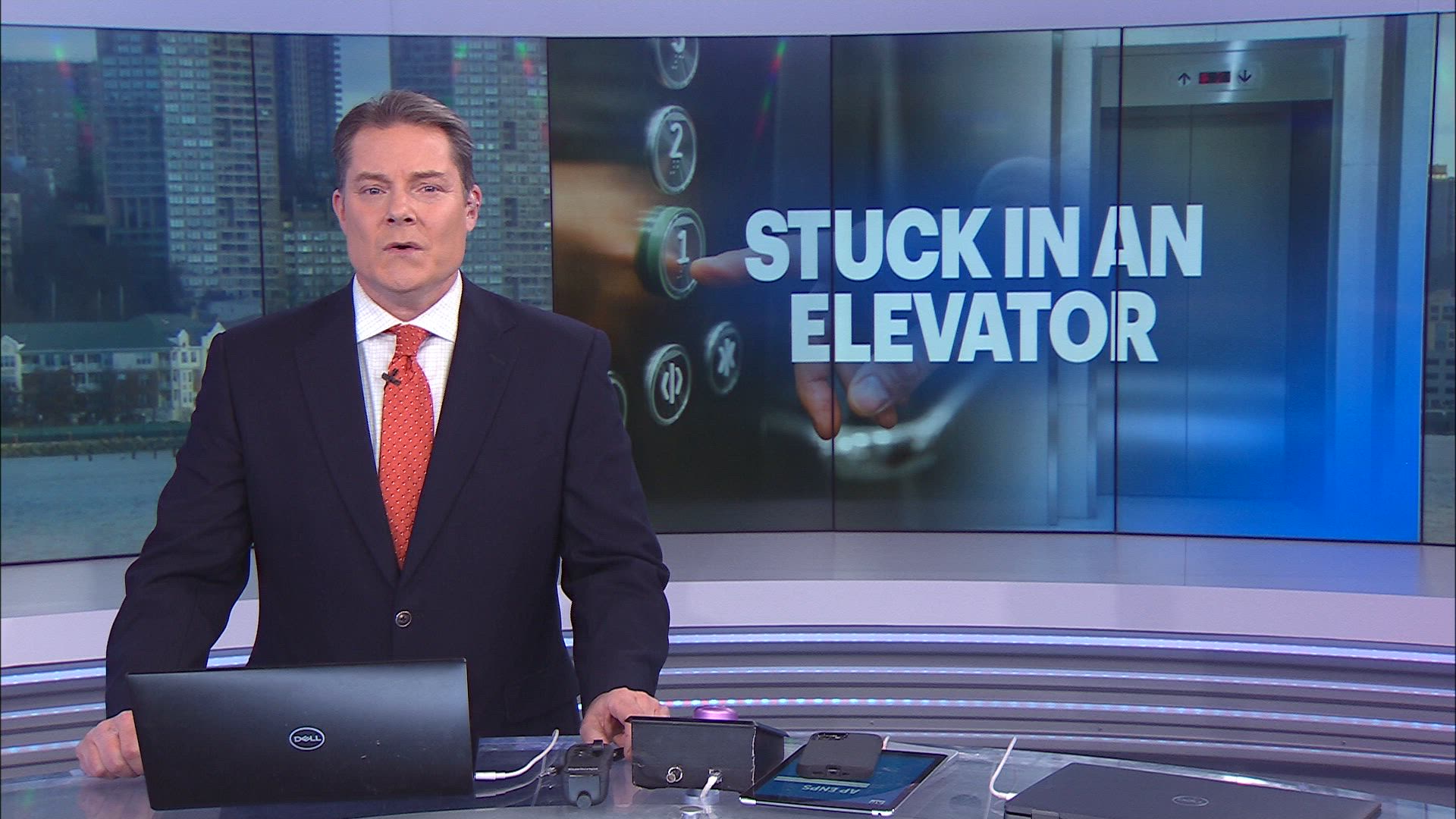 نجات 9 فرد گیر افتاده در آسانسور از پارکینک ساختمان New Brunswick