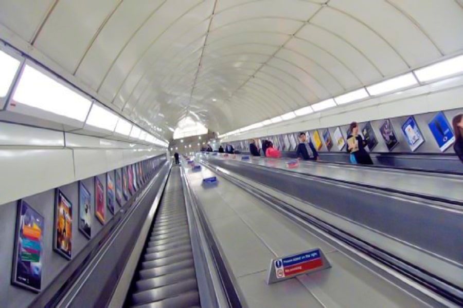 پله برقی ایستگاه مترو انجل در لندن، انگلستان