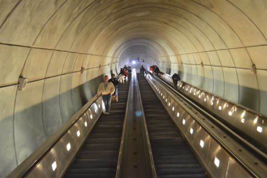 پله برقی ایستگاه مترو ویتون در ویتون، مریلند، آمریکا