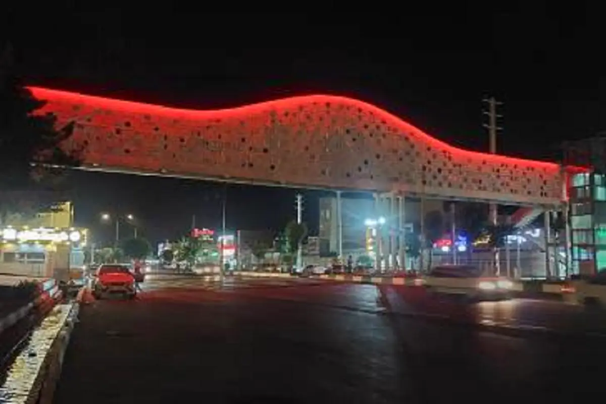 پل عابر پیاده آسانسوردار