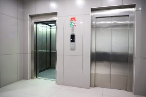 سقوط تولید آسانسور