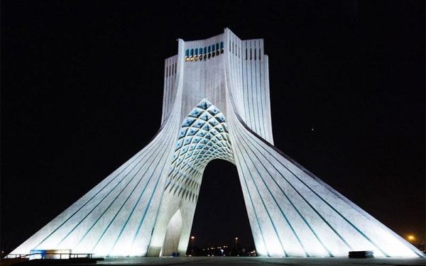 تجربه‌ای متفاوت از صعود با آسانسور برج آزادی