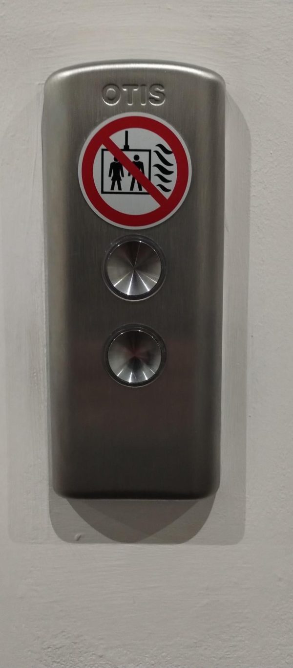 داستان ملاقات با علامت عجیب در آسانسور