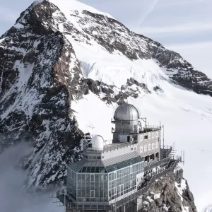 چالش‌های انسانی و لجستیکی در پروژه